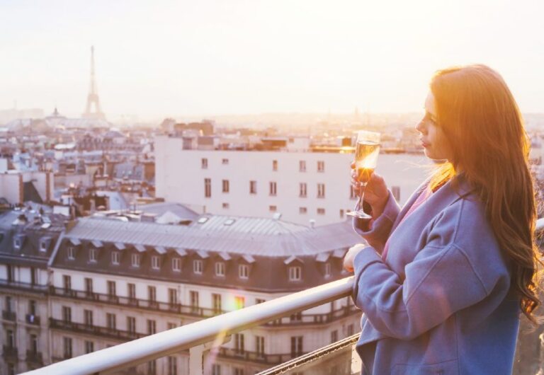 Having Cocktails with a view at a rooftop bar is one of the romantic things to do in Paris