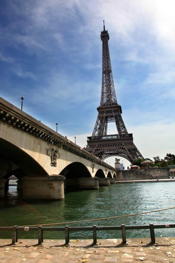 Pont De'lena is one the best places to take photos of the Eiffel Tower
