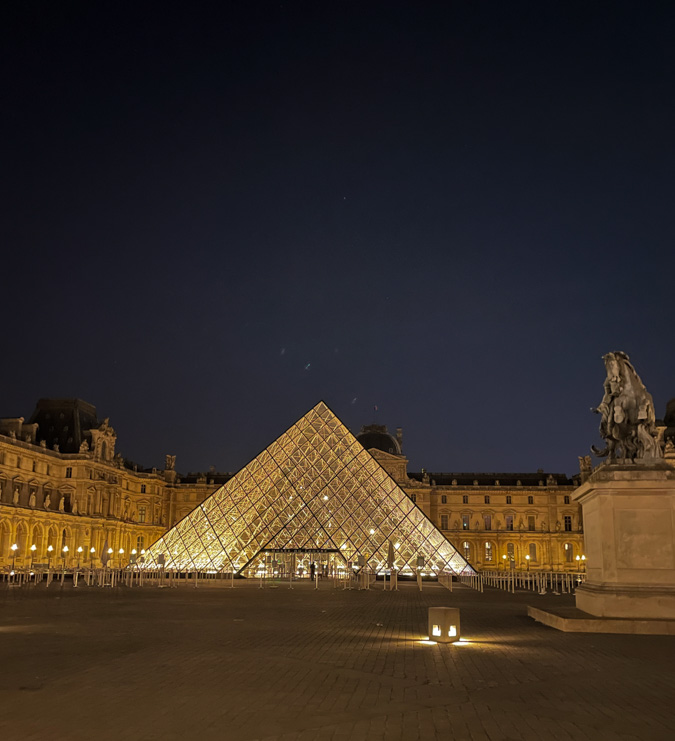 Louvre museum at night