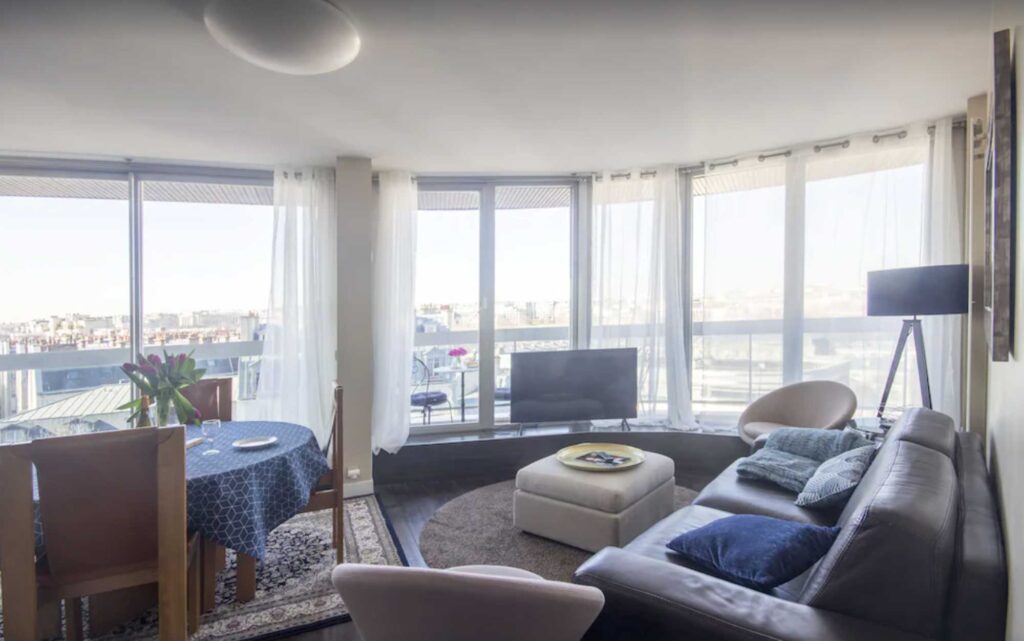 This familyly-friendly Paris apartment is one of the best Airbnb with Eiffel tower views