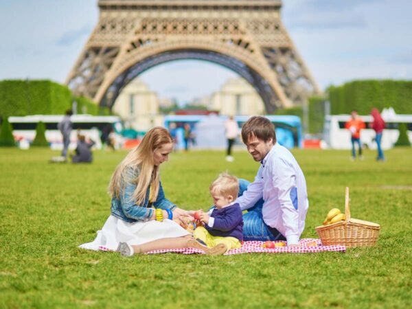 How to Plan The Perfect Picnic in Paris - Dreams in Paris