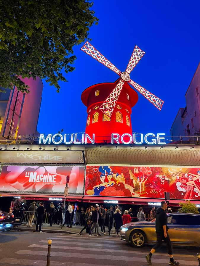 moulin rouge at nighttime
