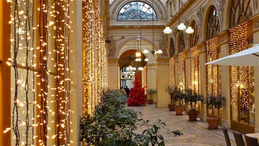 Galerie Vivienne Christmas lights.
