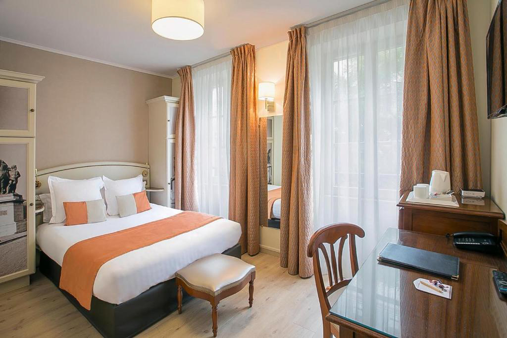 Best Western Au Trocadéro is one of the best hotels close to the Eiffel Tower.