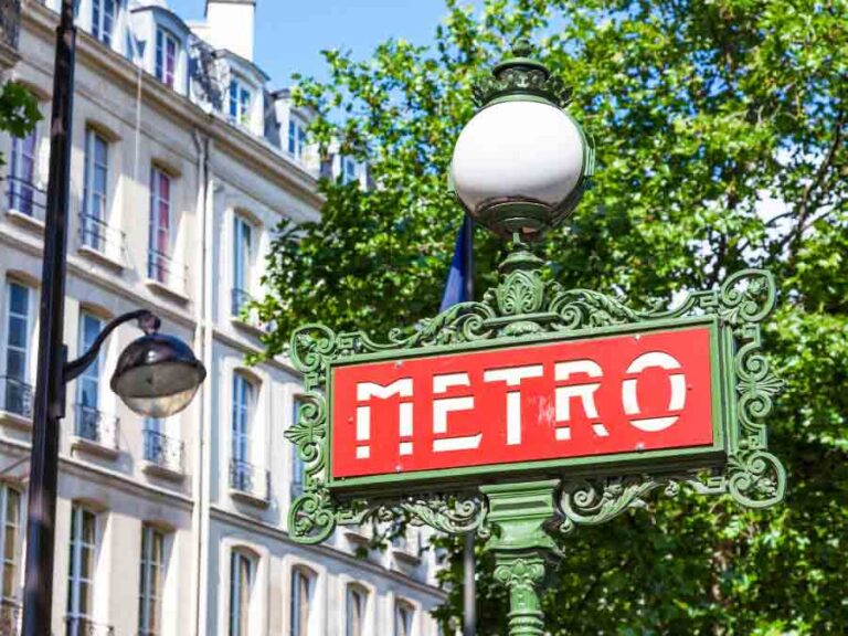 How to Use The Paris Metro In 2024 (+ Practical Tips)