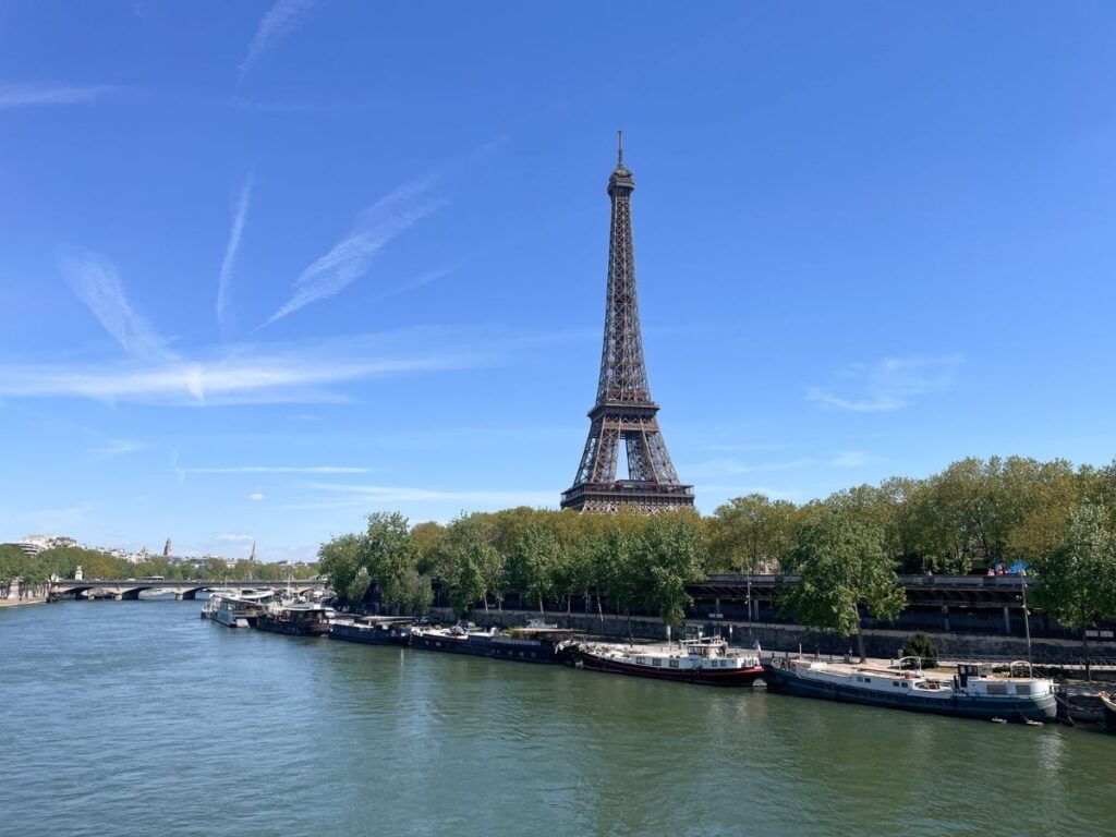 Eiffel tower view from Pont de bir hakeim